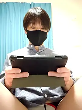 Earth 001 online show from November 20, 12:06 pm