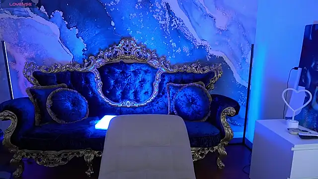 Snapshot of LilElfie chatting on November 22, 2:05 pm LilElfie online show from November 22, 2:05 pm