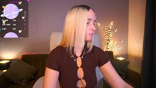 LilElfie online show from September 12, 7:02 pm