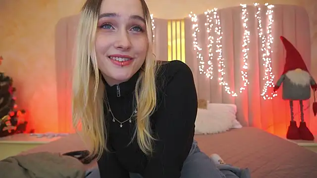 LilElfie online show from January 7, 2:11 pm