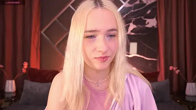 LilElfie online show from March 9, 10:24 pm