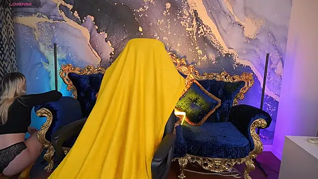 Snapshot of LilElfie chatting on October 22, 7:46 pm LilElfie online show from October 22, 7:46 pm