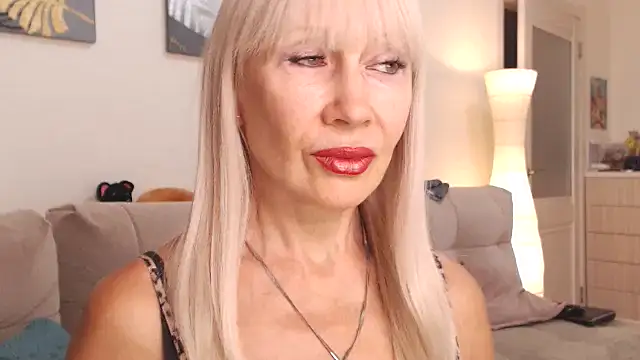 AlisaDeluxe online show from October 4, 8:05 am