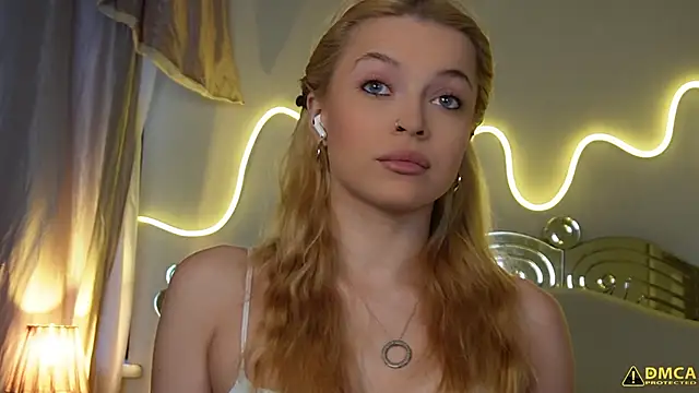 kellypeachcake online show from November 19, 5:18 am