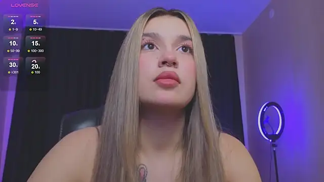 RoxyChill online show from October 31, 8:38 pm