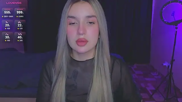 RoxyChill online show from September 13, 8:31 pm