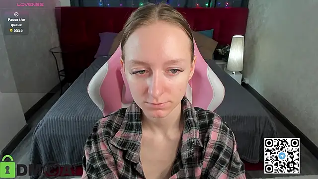 Snapshot of Mia_E1fie chatting on February 3, 11:32 pm Mia E1fie online show from February 3, 11:32 pm