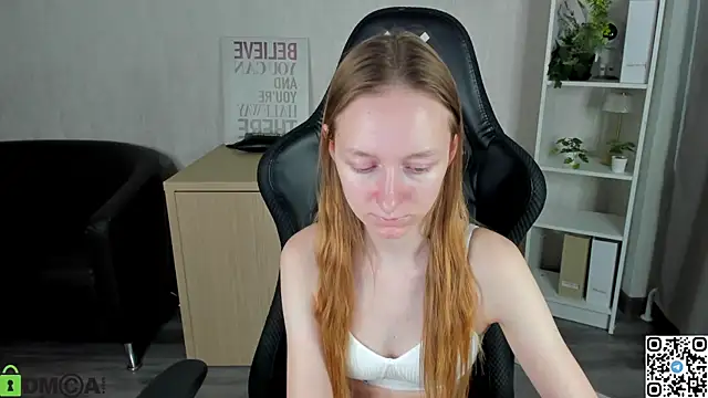 Snapshot of Mia_E1fie chatting on December 3, 9:20 am Mia E1fie online show from December 3, 9:20 am