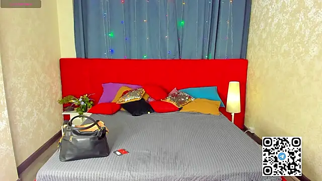 Snapshot of Mia_E1fie chatting on February 8, 1:03 am Mia E1fie online show from February 8, 1:03 am