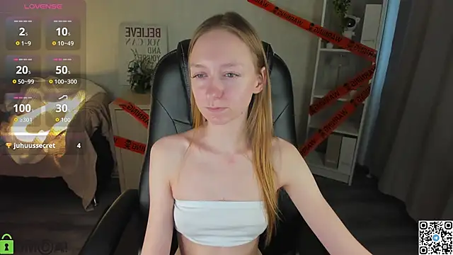 Snapshot of Mia_E1fie chatting on October 25, 9:30 am Mia E1fie online show from October 25, 9:30 am