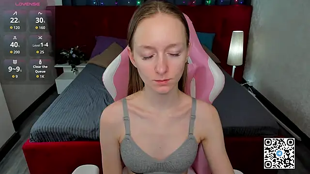 Snapshot of Mia_E1fie chatting on February 12, 1:27 am Mia E1fie online show from February 12, 1:27 am