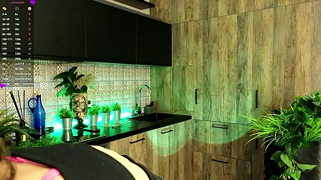 DebiHenks online show from March 12, 5:06 pm