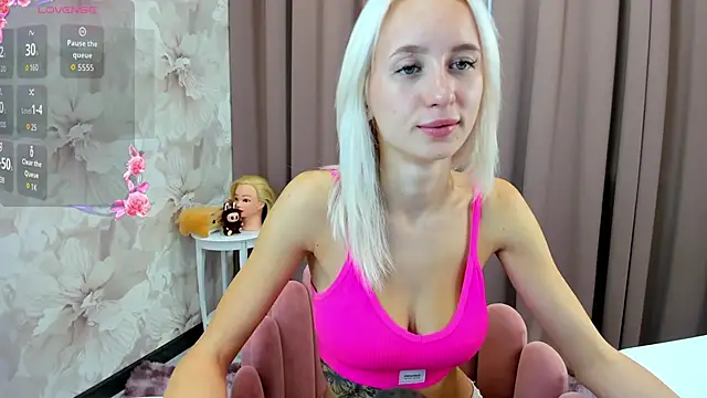 cute luucy online show from October 9, 10:49 am