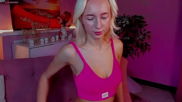 cute luucy online show from February 6, 3:57 am