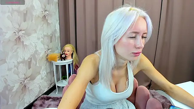 cute luucy online show from October 20, 3:08 am