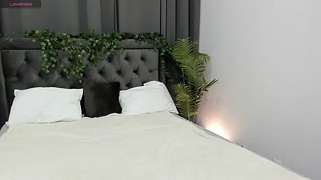 cute luucy online show from November 25, 2:45 am