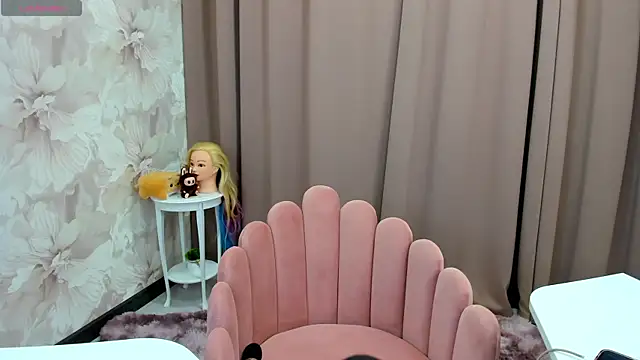 cute luucy online show from October 10, 4:02 am