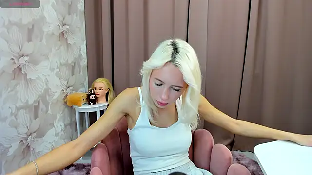 cute luucy online show from October 17, 3:21 am