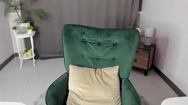 cute luucy online show from January 19, 4:05 am