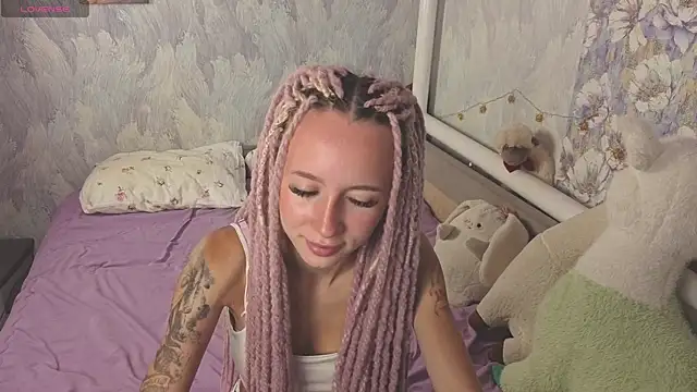cute luucy online show from August 3, 5:15 am