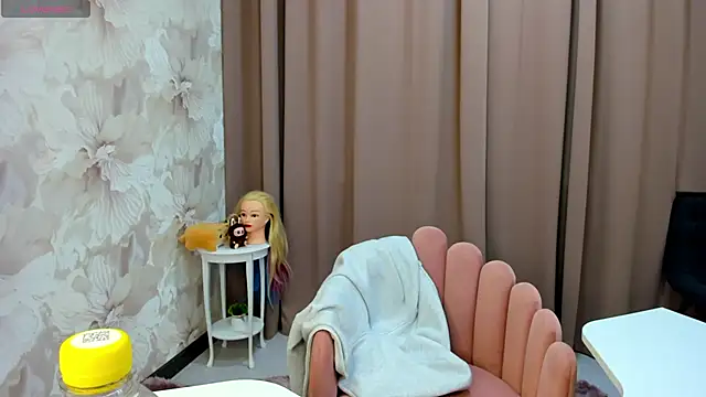 cute luucy online show from October 24, 2:43 am