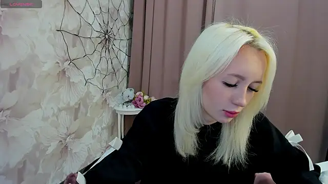 cute luucy online show from November 5, 2:58 am