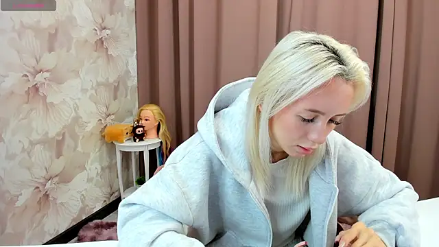 cute luucy online show from October 15, 2:54 am