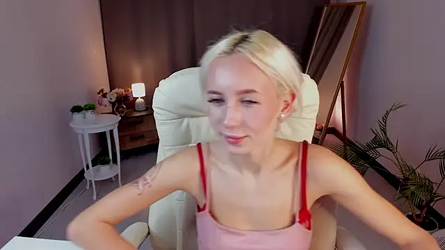 cute luucy online show from March 17, 3:20 am