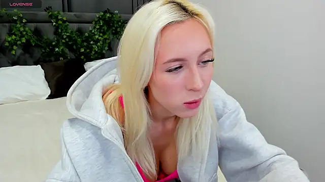 cute luucy online show from November 17, 2:59 am