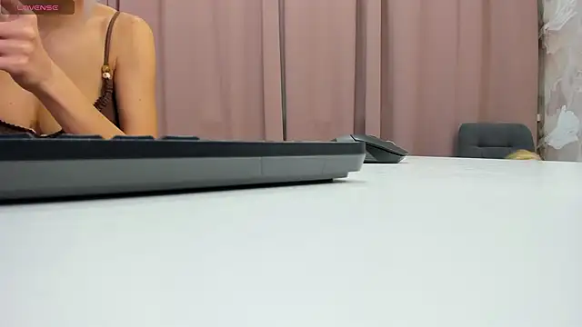 cute luucy online show from October 29, 4:00 am