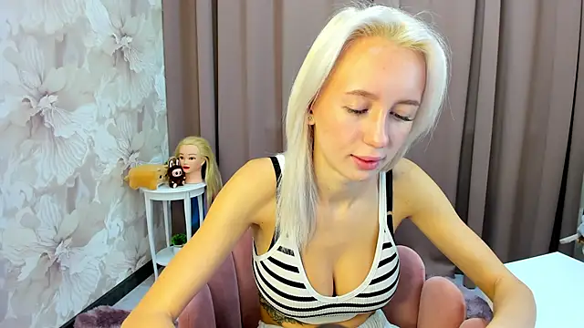 cute luucy online show from October 23, 2:32 am