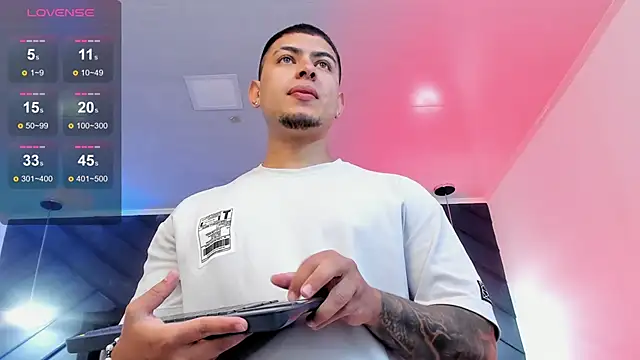 Snapshot of marco_garciia_ chatting on January 16, 11:09 pm marco garciia online show from January 16, 11:09 pm