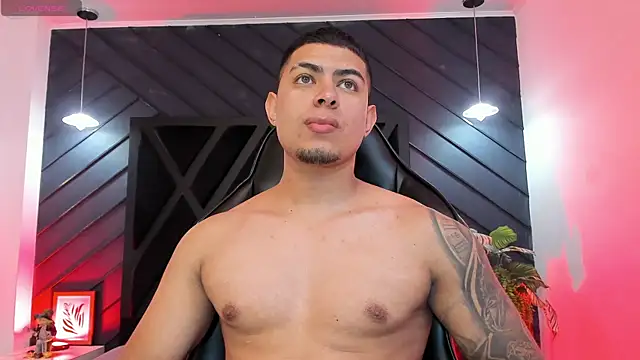 Snapshot of marco_garciia_ chatting on January 6, 11:20 pm marco garciia online show from January 6, 11:20 pm