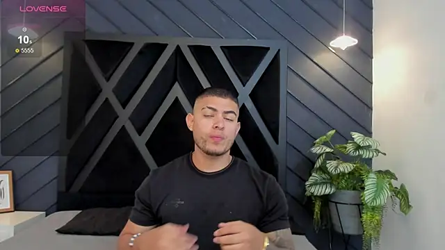 Snapshot of marco_garciia_ chatting on October 30, 11:12 pm marco garciia online show from October 30, 11:12 pm