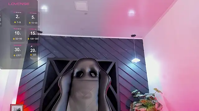 Snapshot of marco_garciia_ chatting on February 17, 11:13 pm marco garciia online show from February 17, 11:13 pm