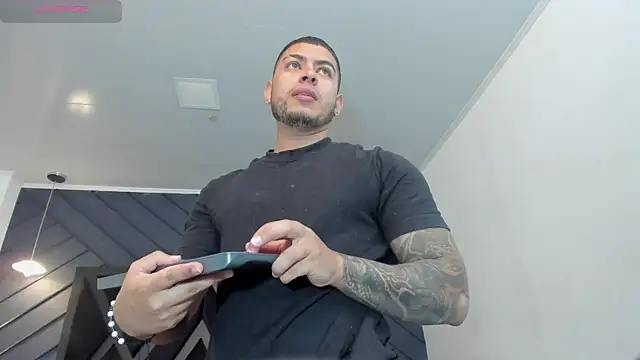 Snapshot of marco_garciia_ chatting on November 5, 11:19 pm marco garciia online show from November 5, 11:19 pm