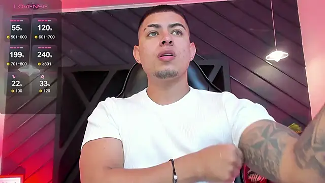 Snapshot of marco_garciia_ chatting on February 2, 11:15 pm marco garciia online show from February 2, 11:15 pm