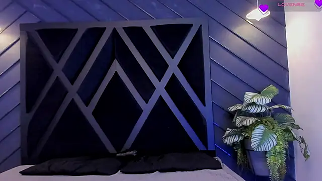 Snapshot of marco_garciia_ chatting on February 4, 11:11 pm marco garciia online show from February 4, 11:11 pm