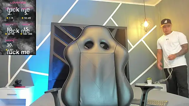 Snapshot of marco_garciia_ chatting on November 23, 3:33 pm marco garciia online show from November 23, 3:33 pm