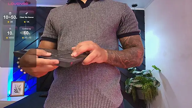 Snapshot of marco_garciia_ chatting on February 21, 11:07 pm marco garciia online show from February 21, 11:07 pm