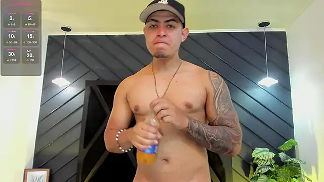 Snapshot of marco_garciia_ chatting on November 19, 11:16 pm marco garciia online show from November 19, 11:16 pm