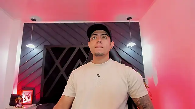 Snapshot of marco_garciia_ chatting on January 5, 11:19 pm marco garciia online show from January 5, 11:19 pm