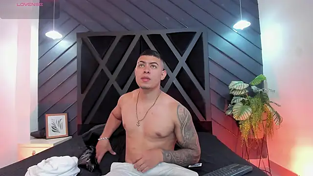 Snapshot of marco_garciia_ chatting on November 21, 11:15 pm marco garciia online show from November 21, 11:15 pm