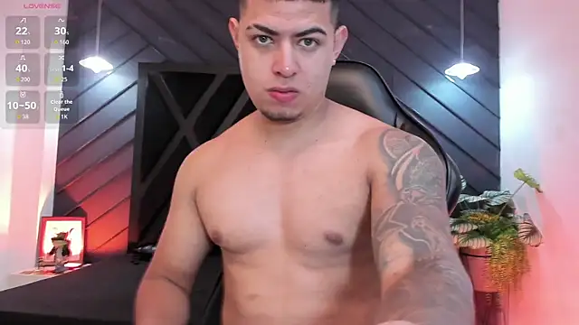 Snapshot of marco_garciia_ chatting on February 13, 11:16 pm marco garciia online show from February 13, 11:16 pm