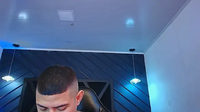 Snapshot of marco_garciia_ chatting on February 28, 11:15 pm marco garciia online show from February 28, 11:15 pm