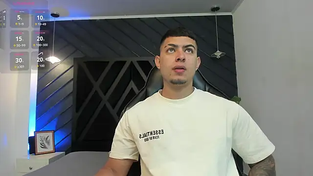 Snapshot of marco_garciia_ chatting on December 17, 11:21 pm marco garciia online show from December 17, 11:21 pm