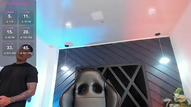 Snapshot of marco_garciia_ chatting on December 15, 11:20 pm marco garciia online show from December 15, 11:20 pm