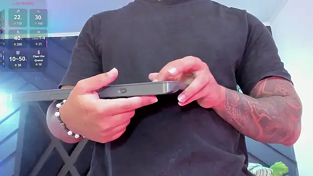 Snapshot of marco_garciia_ chatting on January 14, 11:19 pm marco garciia online show from January 14, 11:19 pm