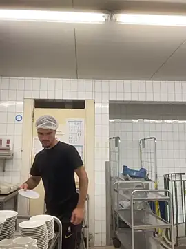 los freaky online show from September 13, 8:36 am