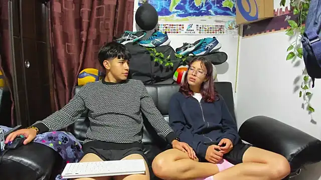 Snapshot of Donuts_DD chatting on September 30, 7:03 am Donuts DD online show from September 30, 7:03 am